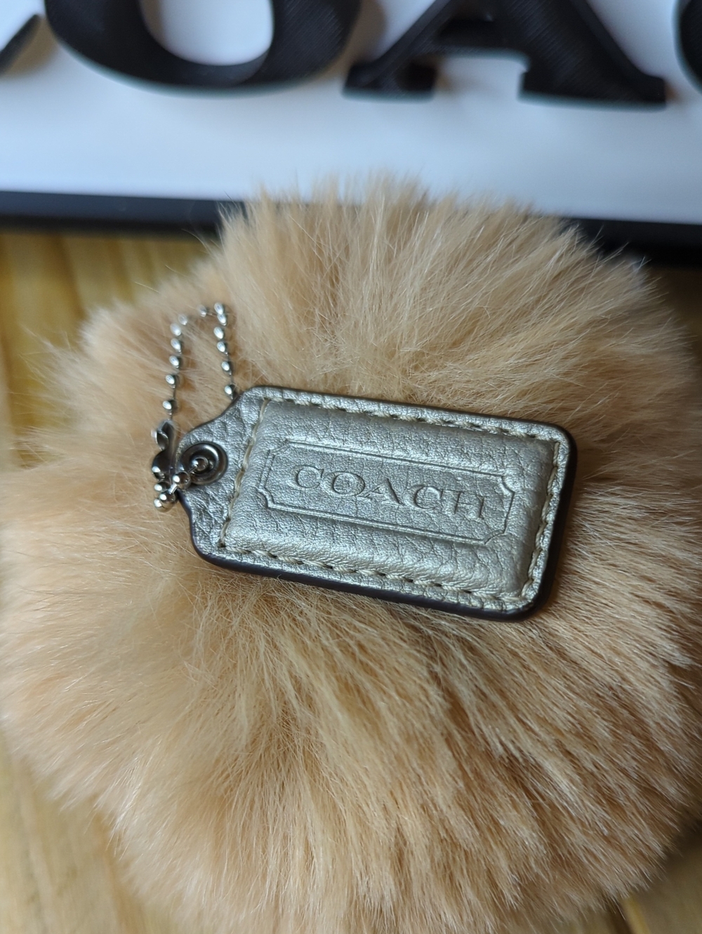 (0036) Coach Champagne Leather Hang Tag